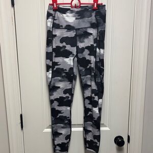 Reebok Women’s Leggings in Black and Gray Camo